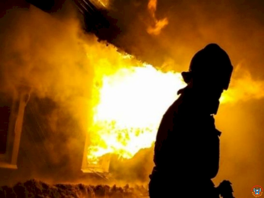 В Ростове мужчина погиб во время пожара в хозпостройке