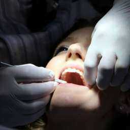 Опасными инструментами лечили пациентов стоматологи без образования в частной клинике Ростова