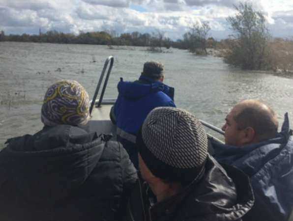 Бытовку с пятью рабочими затопило вышедшими из берегов водами Дона между хуторами Ростовской области
