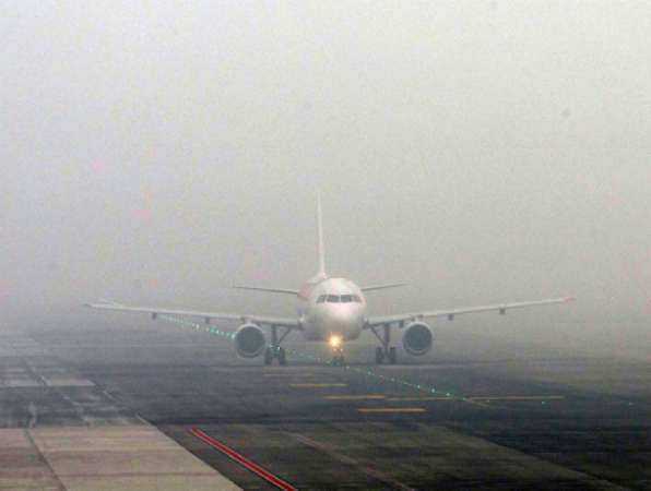 Сотни пассажиров застряли в аэропортах из-за «блуждающего» между Москвой и Ростовом тумана