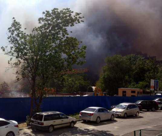 МЧС открыло «горячую линию» из-за масштабного пожара в Ростове