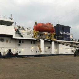 При заправке топлива на сухогрузе с нефтью в Ростове произошел взрыв: пострадал один человек