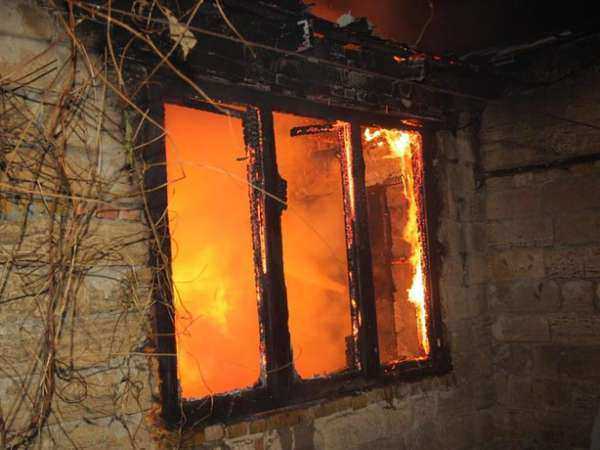 Два человека сгорели заживо во время пожара в Ростовской области