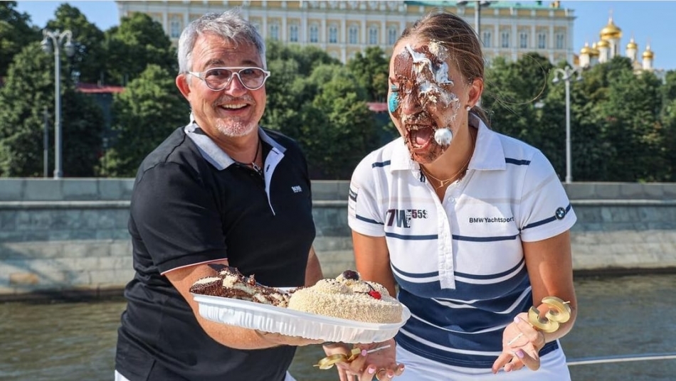Блогер Лена Миро жестко раскритиковала Диброва, который бросил торт в лицо своей жене