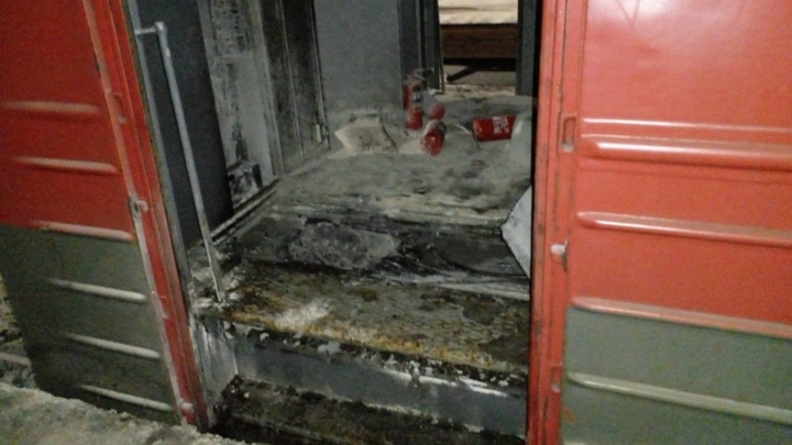 В Подмосковье пассажиров электрички эвакуировали из-за пожара