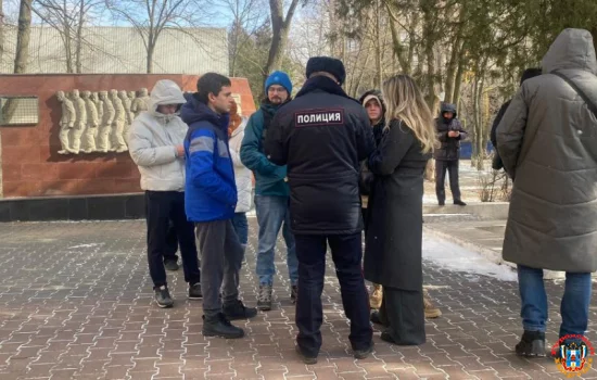 Боязнь власти перед народом: полиция выдавала предостережения горожанам в парке строителей