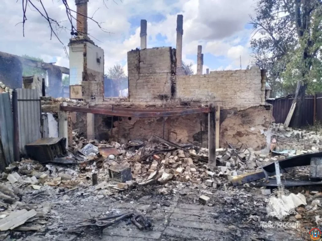 Крупный ночной пожар в Белокалитвинском районе: дотла сгорел нежилой барак