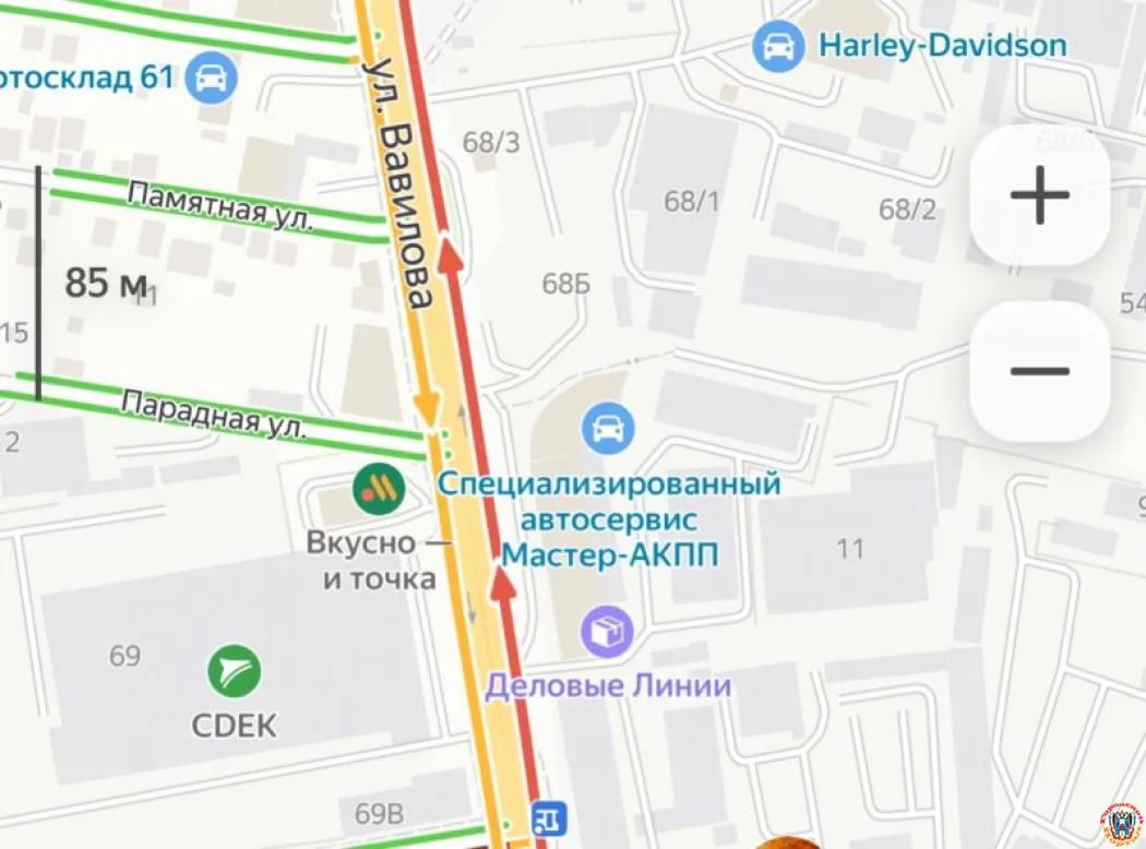 Пробка почти на два километра из-за ДТП образовалась на Вавилова