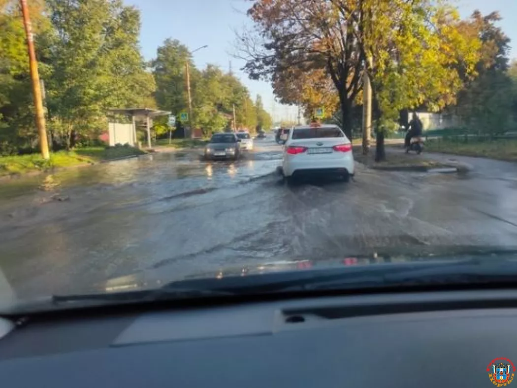 В Ростове после дождей затопило улицу Днепропетровскую