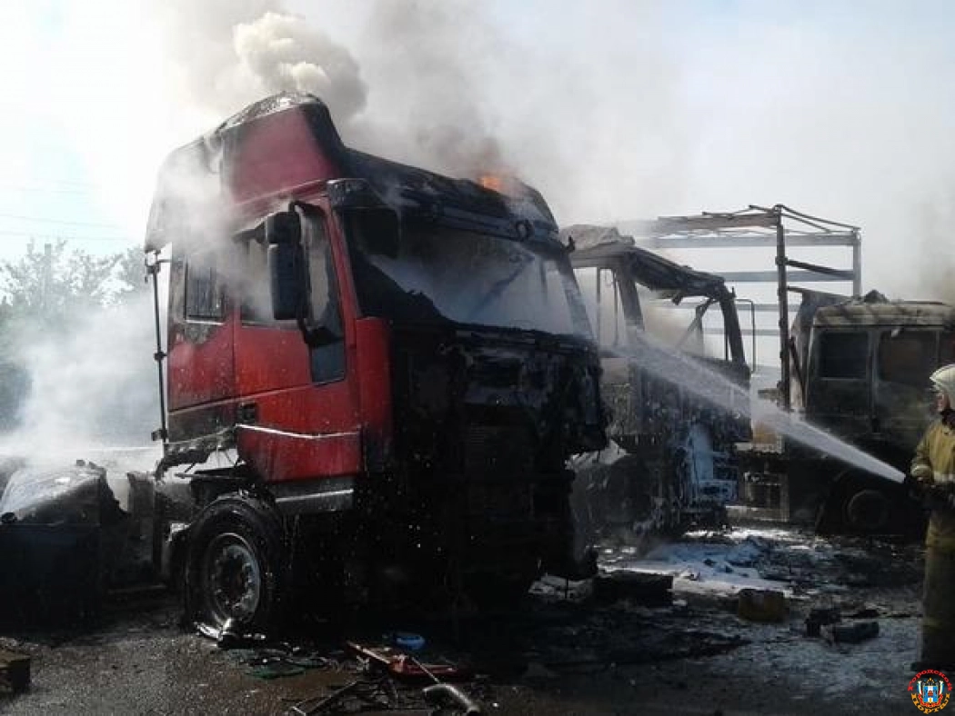 В Таганроге на Николаевском шоссе горел МАЗ