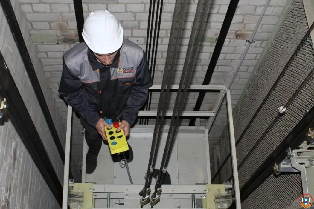 В Ростове власти планируют за полтора года поменять все старые лифты в многоэтажках