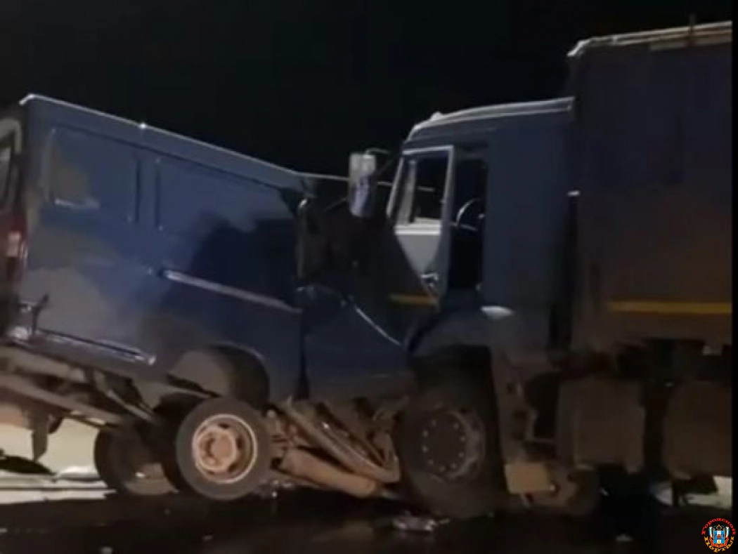 Под Ростовом 36-летний водитель «ГАЗели» пострадал в аварии с КамАЗом