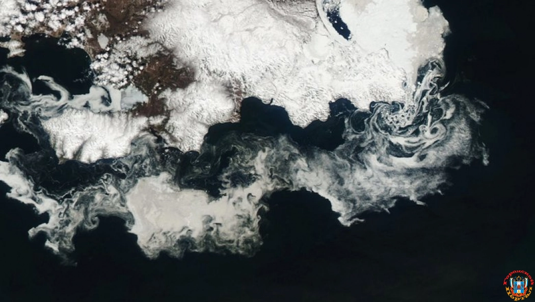 Редкий кадр: в Арктике «танцуют» ледяные водовороты