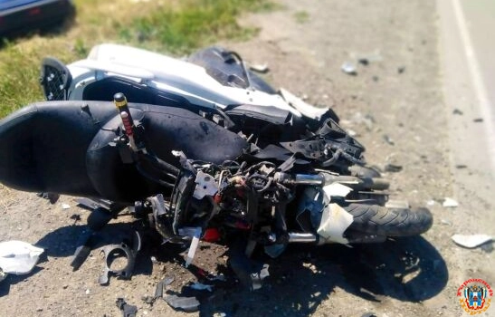 В Таганроге мотоциклист и девушка насмерть разбились в ДТП