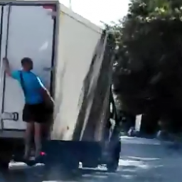 В Ростове «зацепер» прокатился на «Газели»