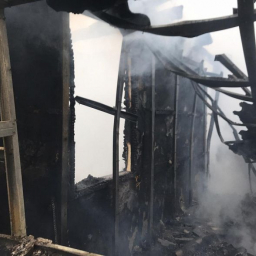 В Волгодонском районе Ростовской обалсти дотла сгорело два дома и хозпостройка