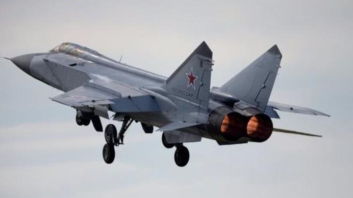 МиГ-31 сопроводил американский самолет над Чукотским морем МиГ-31 сопроводил американский самолет над Чукотским морем