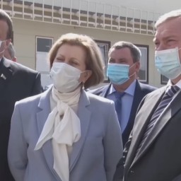 Анна Попова проверила строительство инфекционной больницы в Ростове