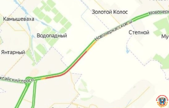 Под Новочеркасском из-за аварии с тягачом образовалась огромная пробка