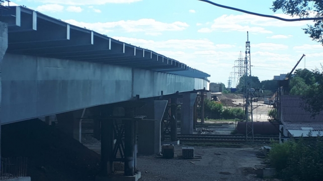 На мосту на Малиновского в Ростове начали устанавливать опоры