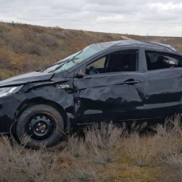 Автомобиль с ростовчанином перевернулся в Калмыкии