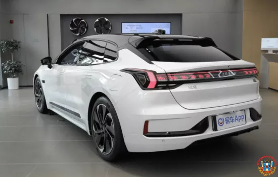 Geely балует покупателей автомобилей Zeekr в Китае