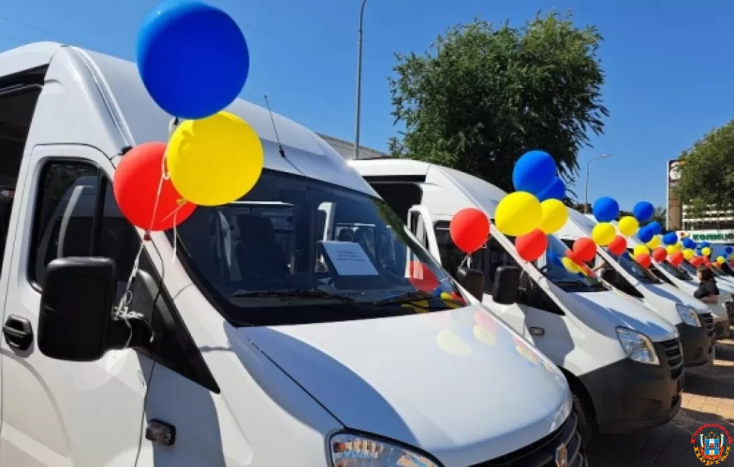 В Ростовской области подарили микроавтобусы 16 многодетным семьям