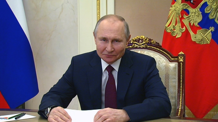 Путин проведет совещание по наращиванию производства вакцин