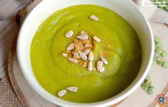 Гороховый суп-пюре с луком-порей