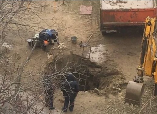 В Ростове водопроводную трубу починили с помощью чопиков