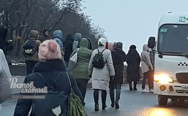 Жители Суворовского посетовали на ежедневную битву за транспорт