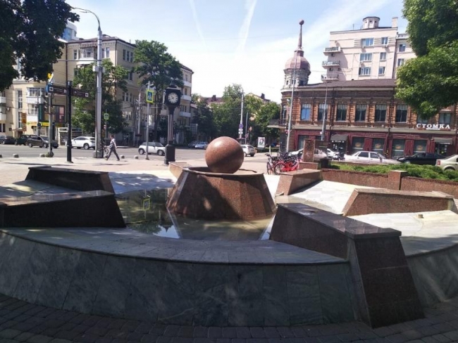 В Ростове разграбили три фонтана В Ростове разграбили три фонтана
