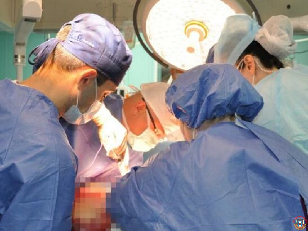 Ростовские хирурги вырезали пациентке 20-килограммовую опухоль