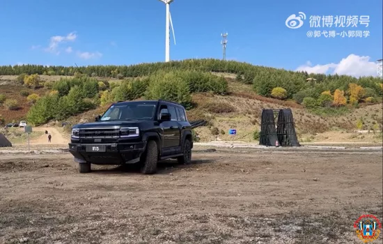 Танковый разворот BYD Leopard 5, метящего в конкуренты японскому внедорожнику, показали на видео