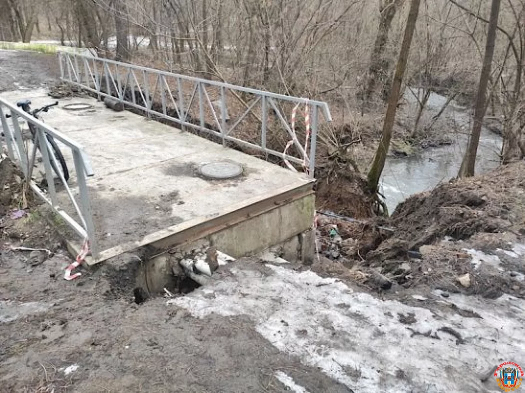 В парке Авиаторов размыло пешеходный мост