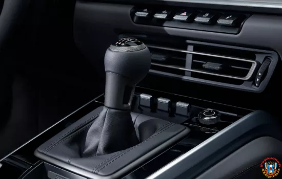 Porsche остаётся верной «механике»