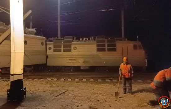 ЧП на РЖД - поезд сошел с рельс в Ростовской области