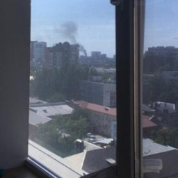 В Ростове на Козлова горит хозпостройка