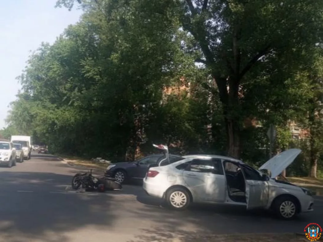 Мотоциклист пострадал в автомобильной аварии на Оганова