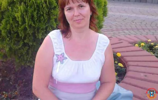 Влюбленную в школу учительницу начальных классов поздравила с профессиональным праздником ее семья