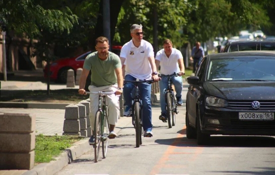 Сити-менеджер Ростова Логвиненко протестировал велодорожку и остался в восторге