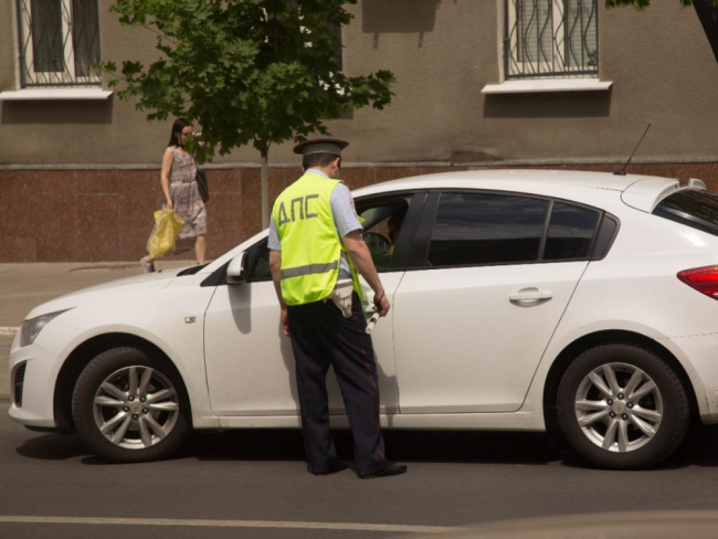 В Ростовской области водитель спровоцировал аварию и уехал с места ДТП