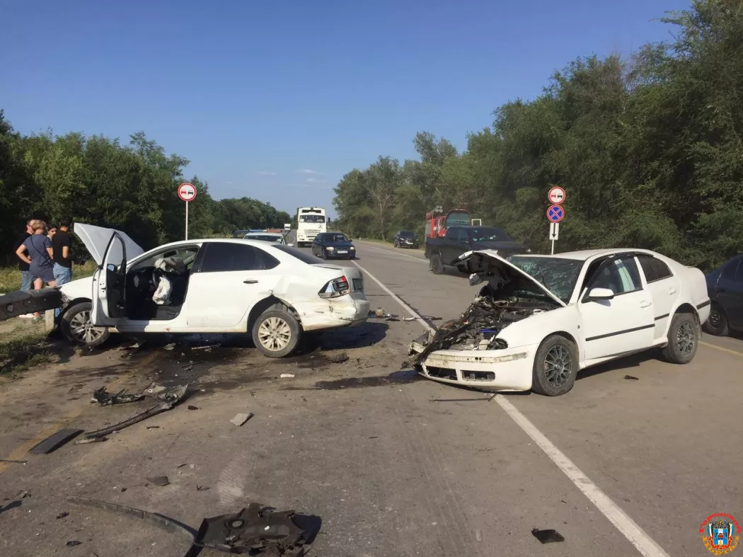В Ростовской области 20-летний водитель устроил тройное ДТП