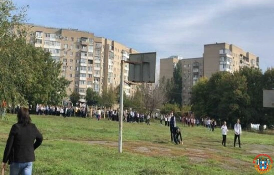 В Шахтах «заминировали» несколько школ