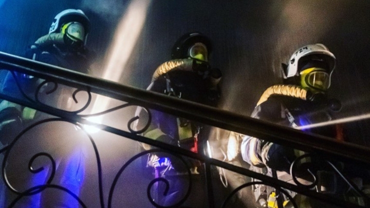 В Москве из-за пожара на двух квадратных метрах эвакуировали общежитие