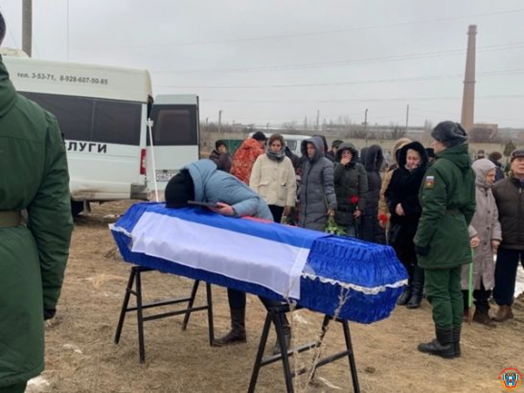 Бойца, погибшего в зоне СВО, похоронили в Ростовской области