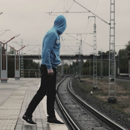 Дончан за 62 миллиона рублей научат аккуратно переходить железную дорогу