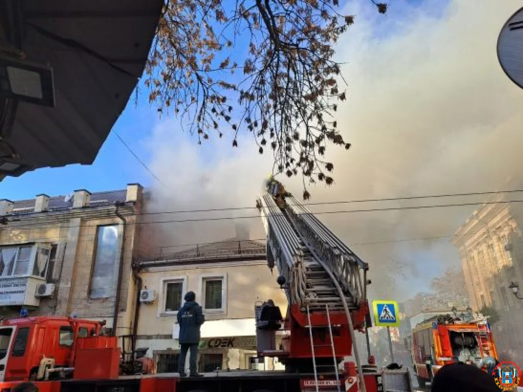 Фоторепортаж: Пожар в жилом доме дореволюционной постройки на Темерницкой
