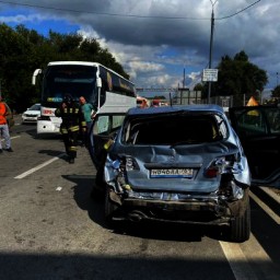 На трассе в Ростовской области автобус с 38 детьми попал в аварию
