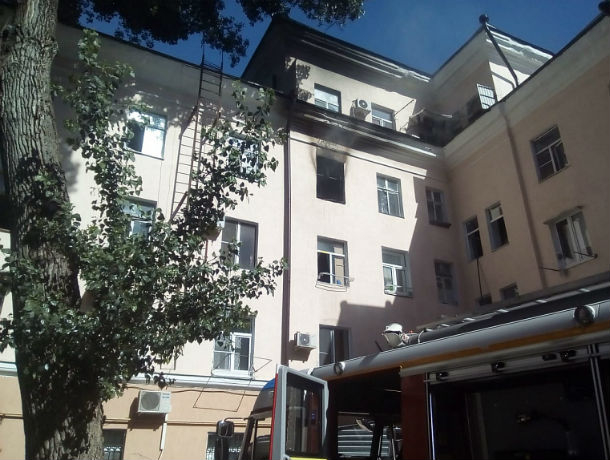 В Ростове жильцов многоквартирного дома эвакуировали из-за пожара